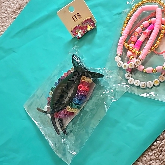 3 items, Pink crystal earrings, rainbow hair clip, Taylor Swift bracelets - Picture 5 of 16